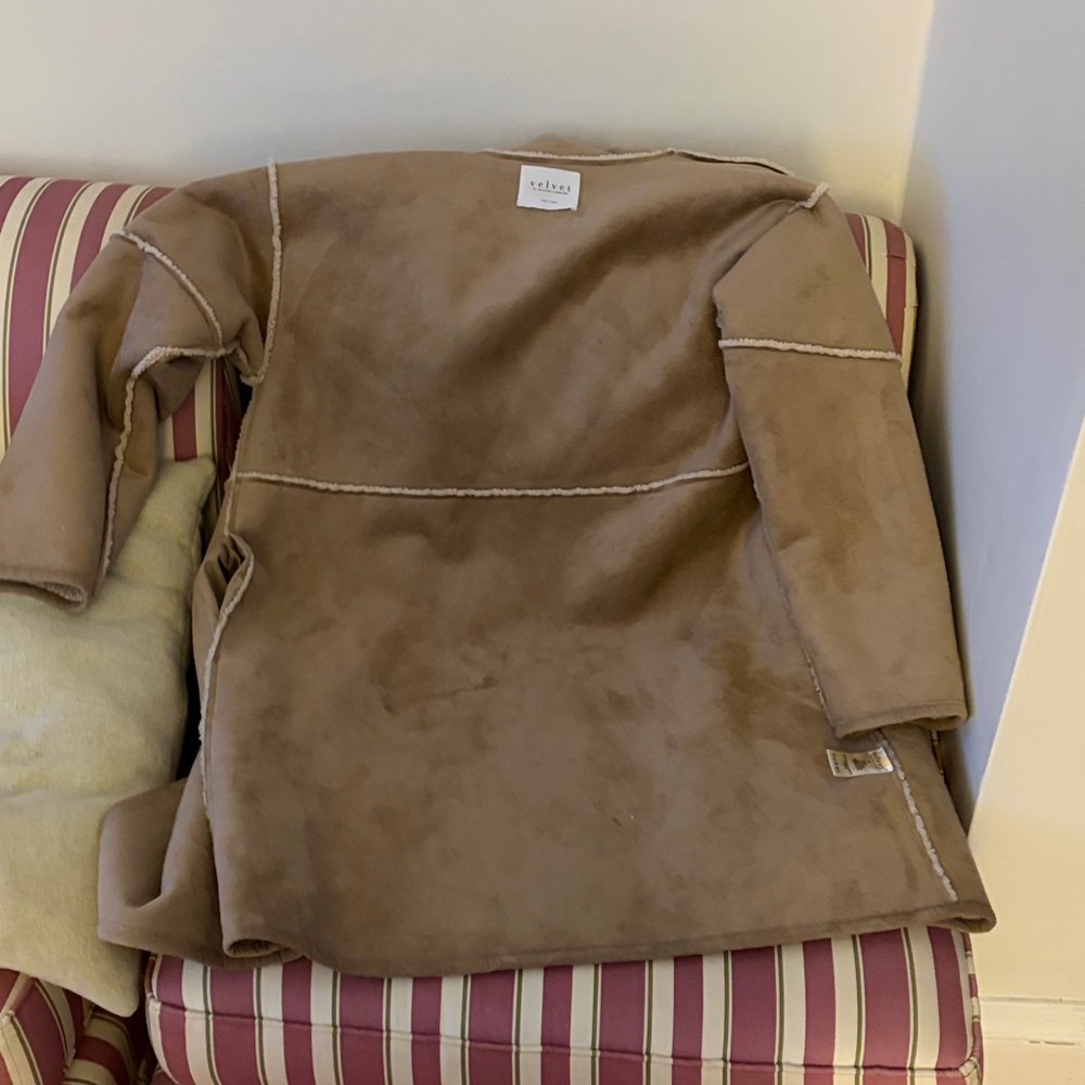 Velvet Cara  Beige reversible Teddy Jacket in sand - Picture 10 of 10